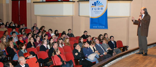 Aula inaugural traz debate sobre sistema universitário brasileiro