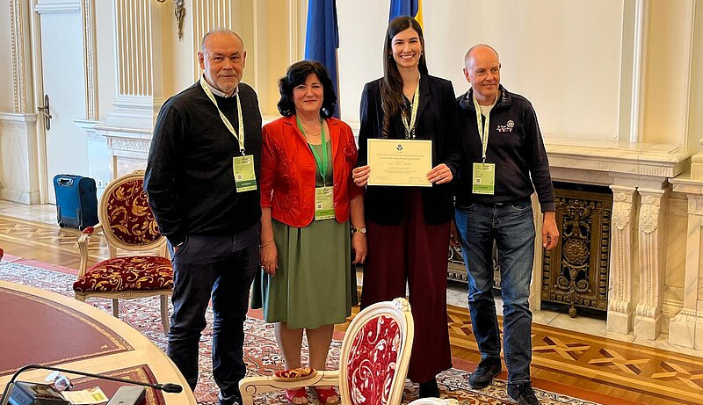 Egressa de Engenharia Química da FURB recebe Prêmio no Congresso Europeu de Horticultura 2024