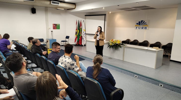 Encerramento da MIPE é marcado por homenagens a pesquisadores da FURB e premiações