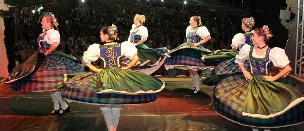 Grupo de Danças Alemãs da FURB se apresenta na Argentina