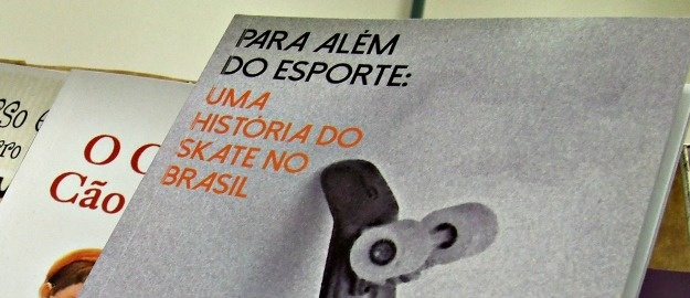 Editora da FURB lança livro sobre a história do skate