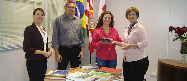 OAB doa livros para espaço de leitura do Hospital Universitário