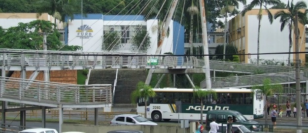 FURB assume manutenção da passarela da Rua Antônio da Veiga
