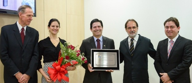 Reitor da FURB recebe título de Cidadão Blumenauense